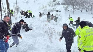 Van’da çığ meydana geldi: 1 kişi kayıp, 22 ev boşaltıldı