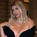 Wanda Nara’nın dikkat çeken photoshop’u! Telefonun yarısı yok