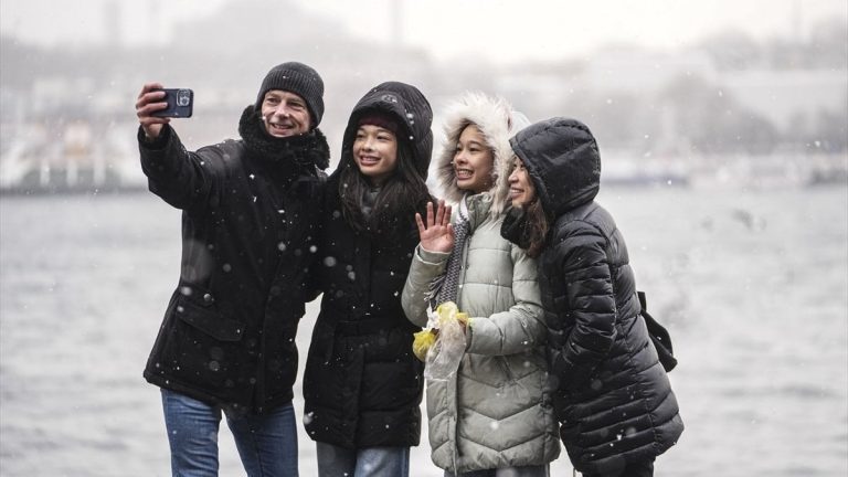 Yılın ilk gününde İstanbul’da kar yağışı başladı