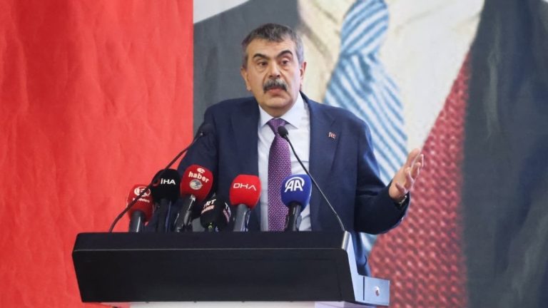 Yusuf Tekin: İstanbul’da asrın hırsızlığı var, karnelerde Atatürk kaldırıldı yalanına sarılıyorlar