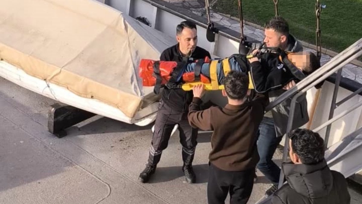 Zonguldak’ta 11 yaşındaki çocuk müze gemisinin merdivenlerinden düştü