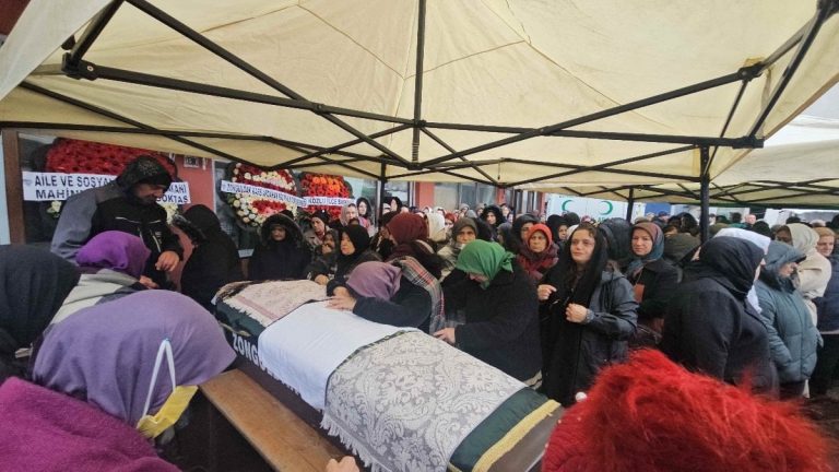 Zonguldak’ta 6 yıl önce annesi patates püresinden, kızı ise elma yerken öldü