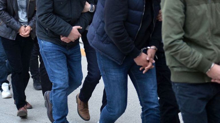 6 il merkezli suç örgütlerine bilgi sızdıran 9’u polis 17 şüpheliye gözaltı kararı