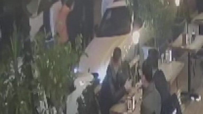 Adana’da 17 yaşındaki çocuk, husumetlisi tarafından bıçaklandı