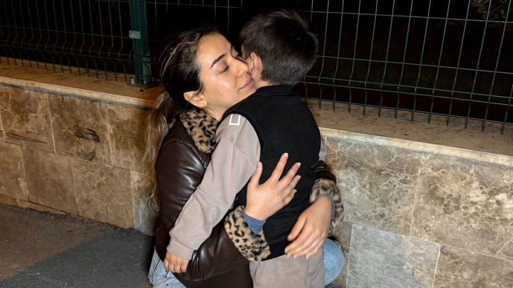 Adana’da boşandığı eşi göstermedi: Anne ve çocuğu 1,5 yıl sonra buluştu