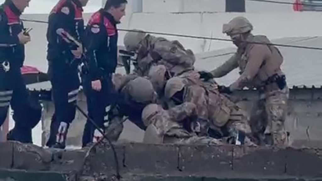 Adana’da eski mesai arkadaşını yaraladı