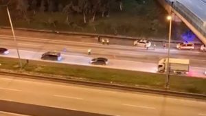 Adana’da tırın altında kaldı