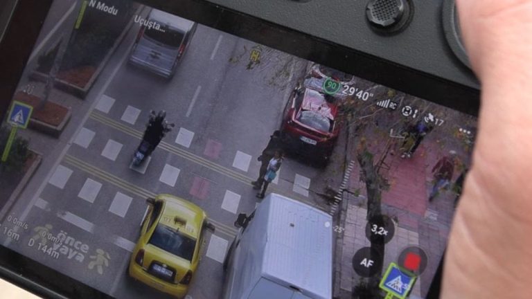 Adana’da yol vermediği gerekçesiyle ceza kesilen taksi şoförü isyan etti