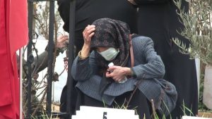 Adıyaman’da deprem şehitliğini ziyaret eden aileler duygusal anlar yaşadı