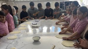 Afyonkarahisar’da minik ellerden ramazan bereketi