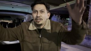 Aksaray’da polise zor anlar yaşattı, gazeteciyi görünce ‘çekin beni’ dedi