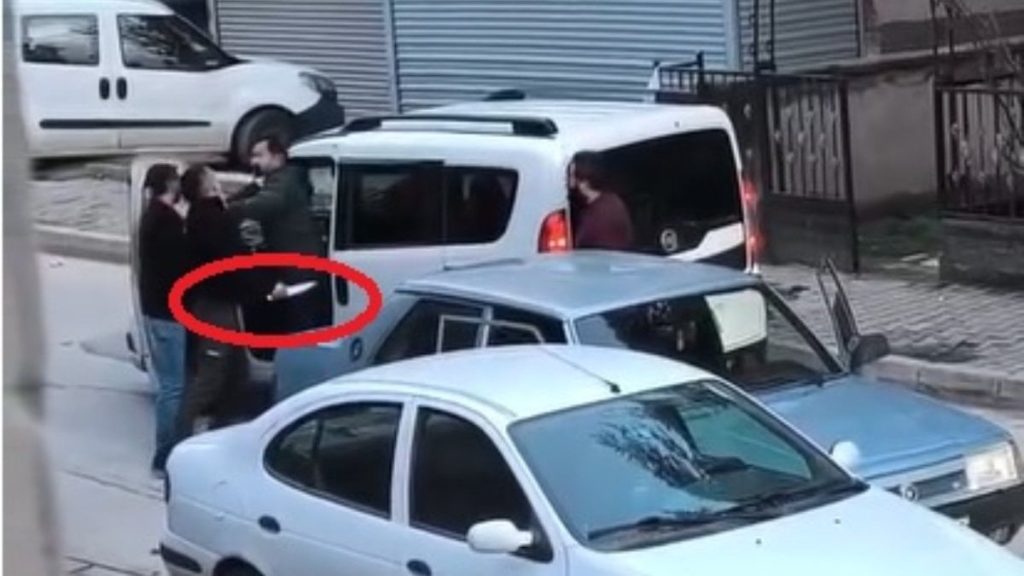 Ankara’da sopalı ve bıçaklı ‘yol verme’ kavgası kamerada: 2 gözaltı