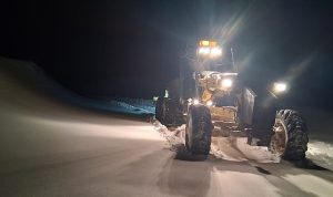 Antalya Büyükşehir Belediyesi ekipleri yağışın izlerini siliyor