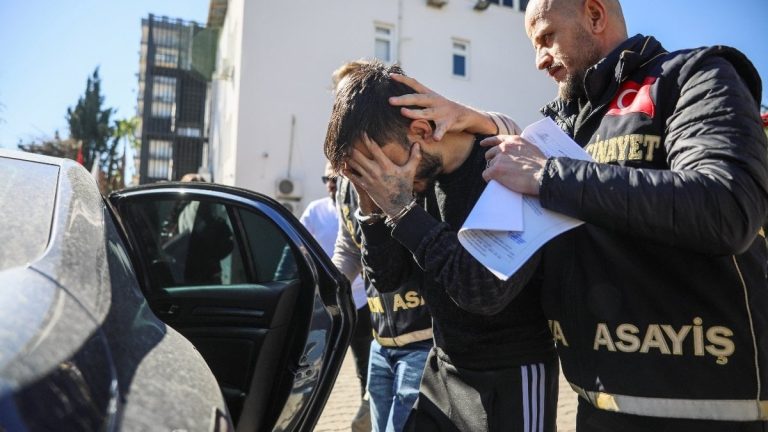 Antalya’da 7 aylık hamile eşini vurdu: Saklandığı ormanda yakalandı