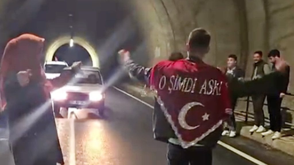 Antalya’da asker eğlencesinde tünel kapattılar