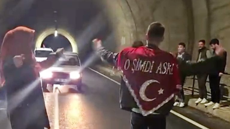 Antalya’da asker eğlencesinde tünel kapattılar