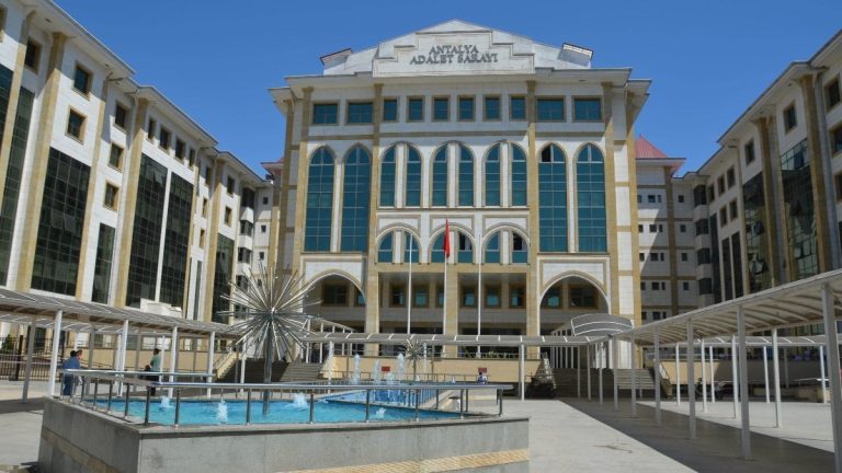 Antalya’da bebeği başkasının nüfusuna kaydettiren 3 kişiye hapis cezası