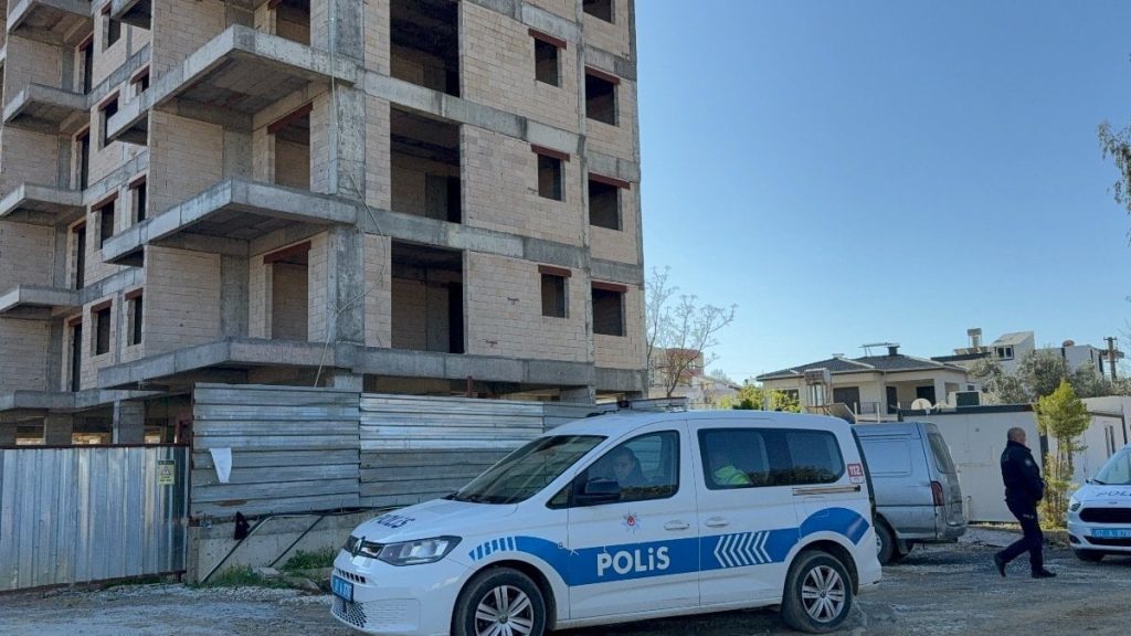 Antalya’da bir işçi inşaatın 5’inci katından düşerek yaralandı