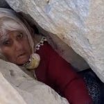 Antalya’da hayvan otlatırken kayalıklara düştü