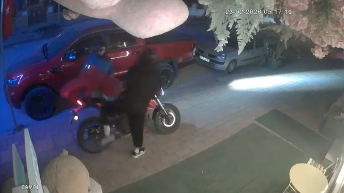 Antalya’da kapıya 100 TL bıraktılar, 5 bin TL’lik pelüş ayıyı çaldılar