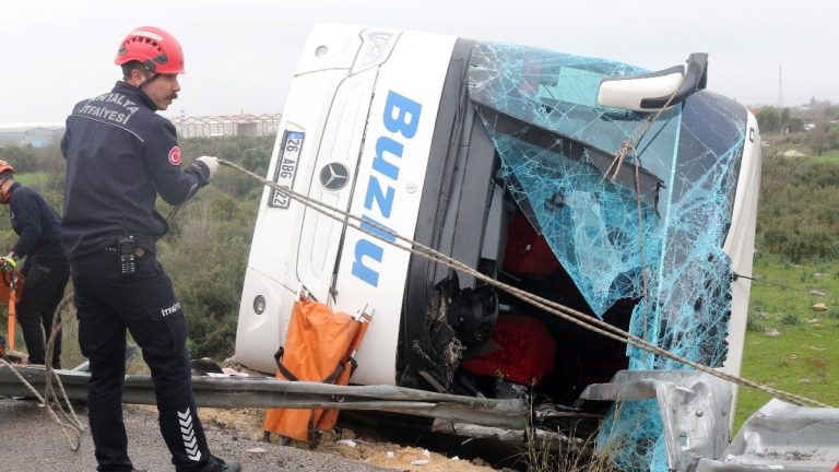 Antalya’da kazada kopup dikilemez denilen uzuvlar için 10 saatlik başarılı ameliyat
