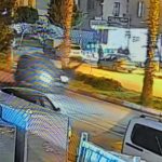 Antalya’da teravih namazına giden yaşlı kadına otomobilin çarptığı anlar