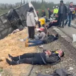 Antalya’da yolcu otobüsü devrildi: Ölü ve yaralılar var