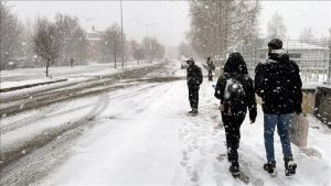 Ardahan’da kar yağışı nedeniyle eğitime ara verildi