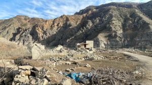 Artvin’de baraj suları çekildi, köy ortaya çıktı