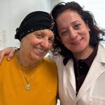 Artvin’de ses telleri felç olan kadını, doktor kızı iyileştirdi