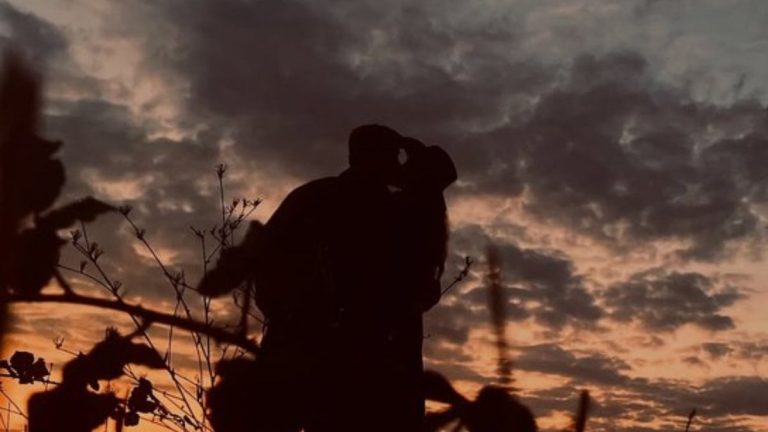 Aslıhan Malbora aşk paylaşımı! Çağatay Ulusoy ile dudak dudağa pozunu yayınladı