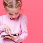 Ayakta ekran süresi tartışması: Ebeveynler deniyor, uzmanlar ne diyor