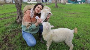 Aydın’da hem hastanede hem çiftlikte şifa dağıtıyor