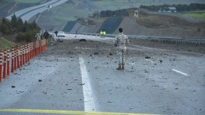 Balıkesir’de kaza kırıma uğrayan F-16 uçağının enkazı kaldırılıyor