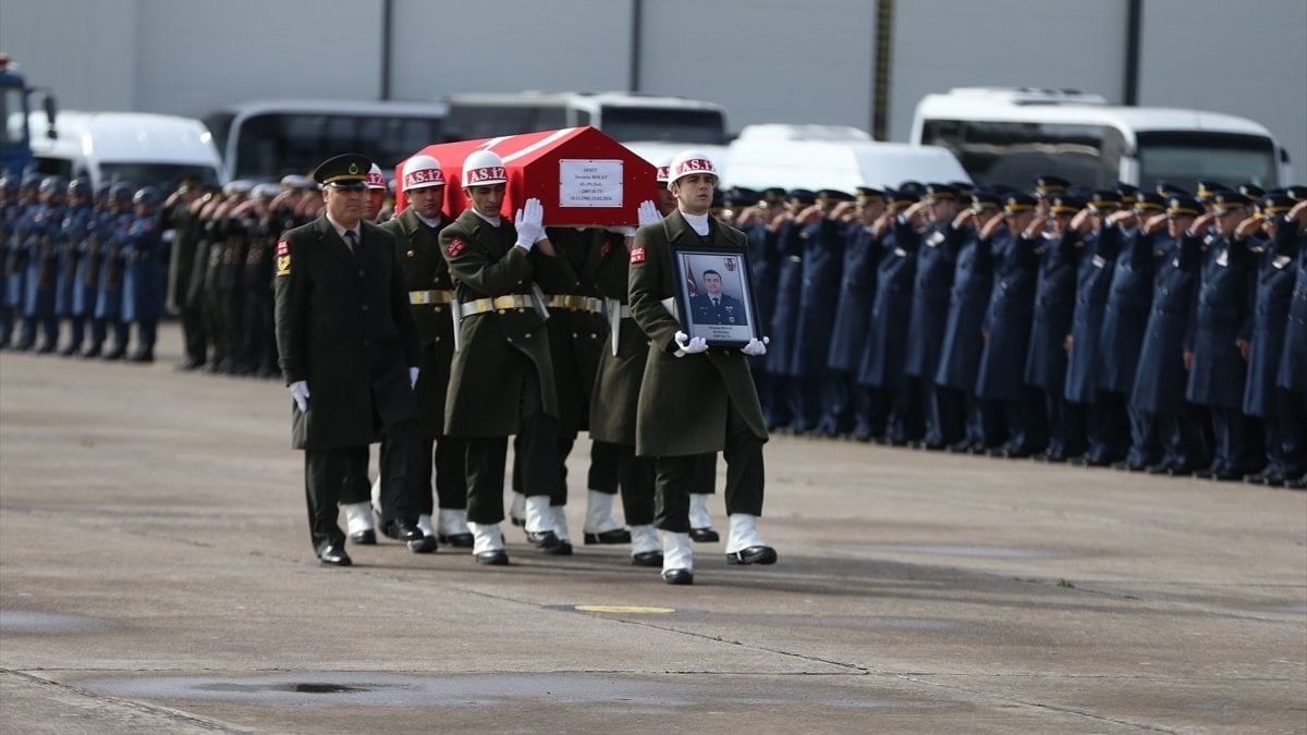 Balıkesir’de şehit pilot için tören: İbrahim Bolat son yolculuğuna uğurlandı