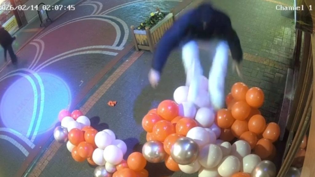 Bartın’da Sevgililer Günü süslemelerine zarar verdi