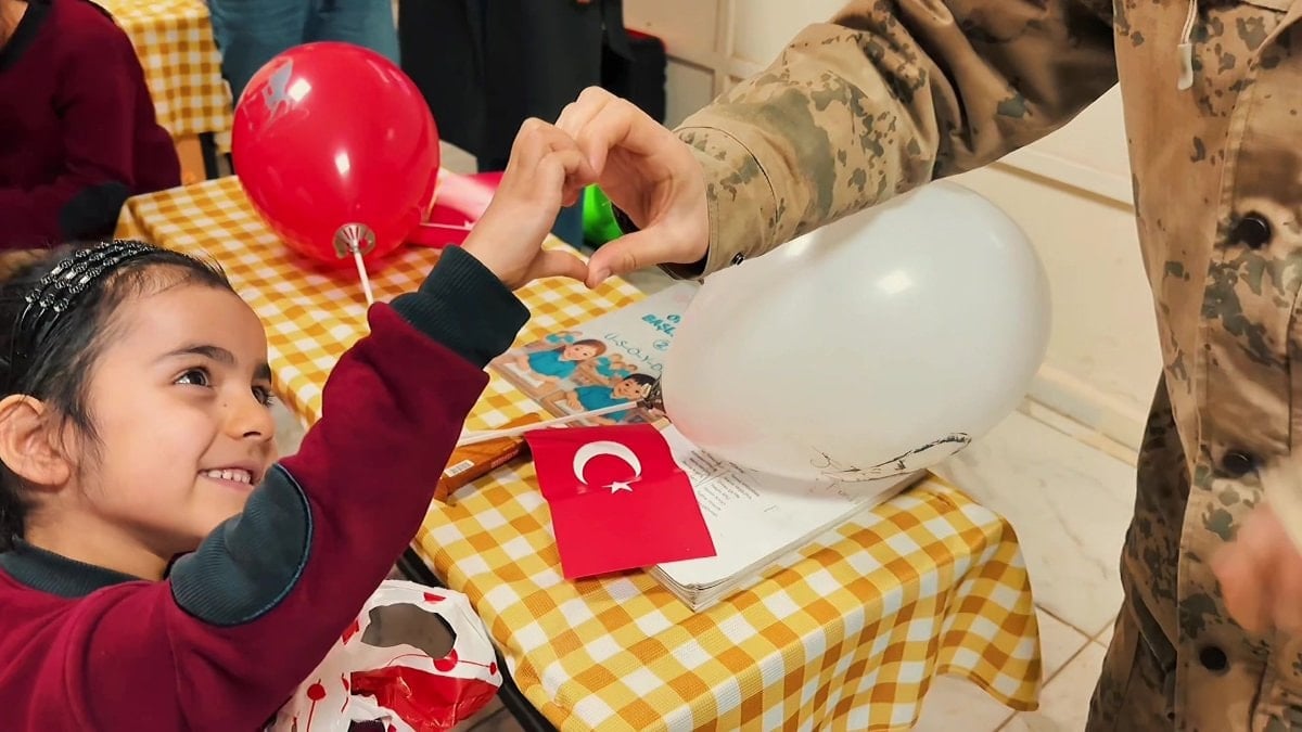 Batman’da jandarmadan öğrencilere moral ziyareti