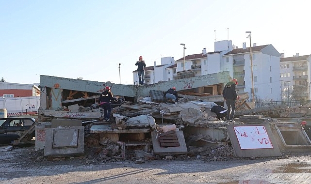 Bayraklı Belediyesi Arama Kurtarma Ekipleri AFAD Eğitimini Tamamladı