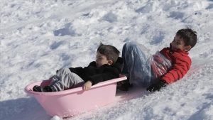 Bazı il ve ilçelerde eğitime kar yağışı nedeniyle bir gün ara verildi