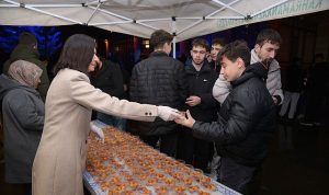 Berat Kandili’nde Lokma İkramı