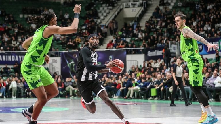 Beşiktaş, TOFAŞ karşısında galip geldi