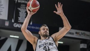 Beşiktaş’ta Ante Zizic, ameliyat edildi