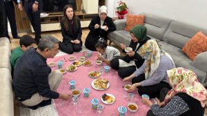 Betül Sayan Kaya’dan depremzedelere Ramazan ziyareti: 455 bin konut teslim edildi