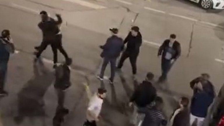 Beylikdüzü’nde arkadaş kavgası kameraya yansıdı