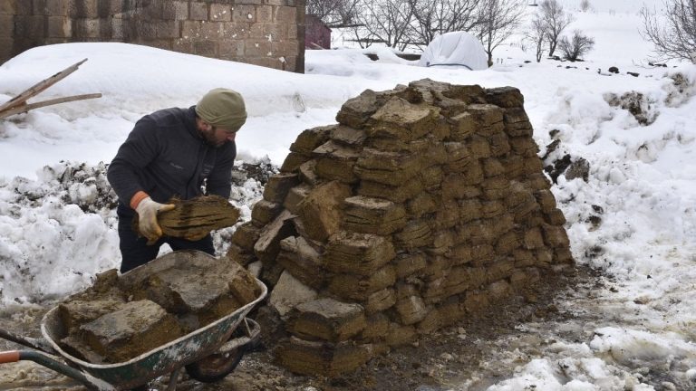 Bitlis’te köylüleri gelecek kış için telaş sardı
