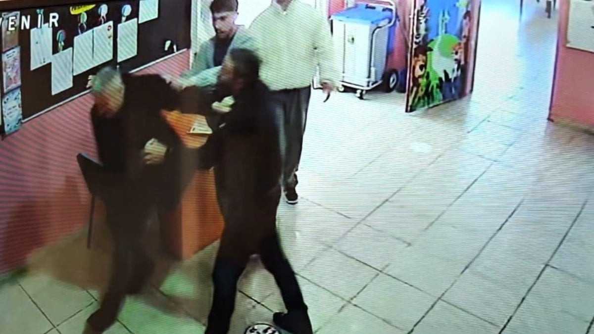 Bitlis’te veliler okul müdürlerine saldırdı: Görüntüler ortaya çıktı