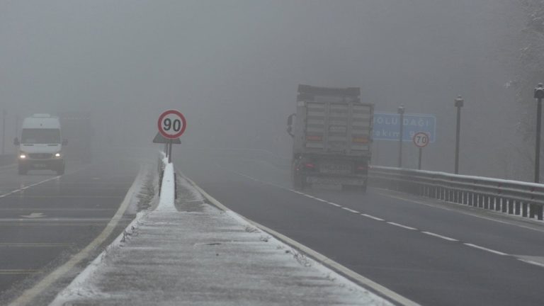 Bolu Dağı’nda sis etkili oluyor
