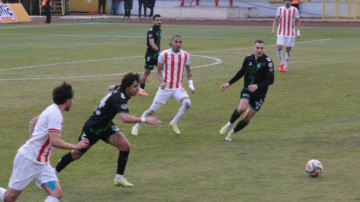 Boluspor, Sakaryaspor’u iki golle geçti