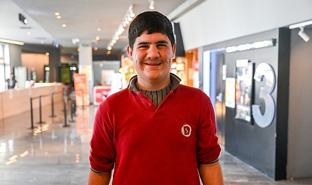 Bornova’da sinema salonu kahkahalarla doldu