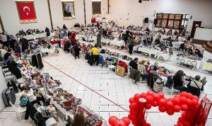 Buca Belediyesi Hediyelik Eşya Pazarı’na yoğun ilgi